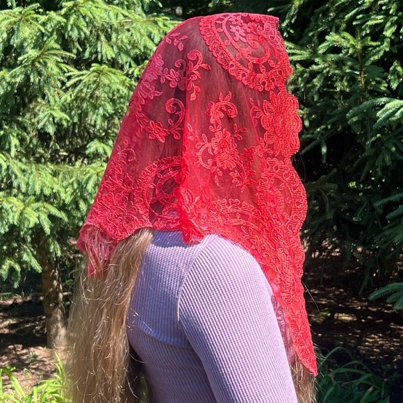 Triangle Spanish Chapel Veil in Cherry Red St. Stephen’s Gifts - Picture 1 of 4